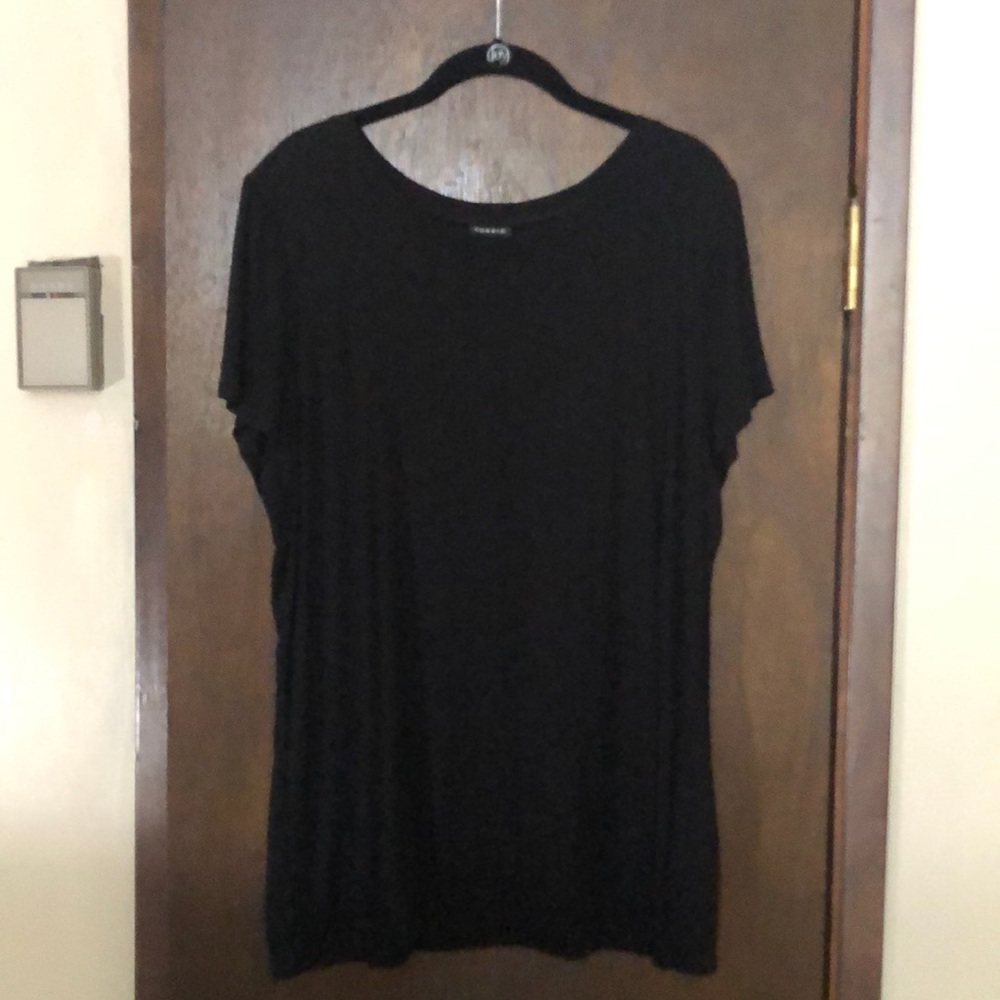 Scoop neck black torrid tee.
